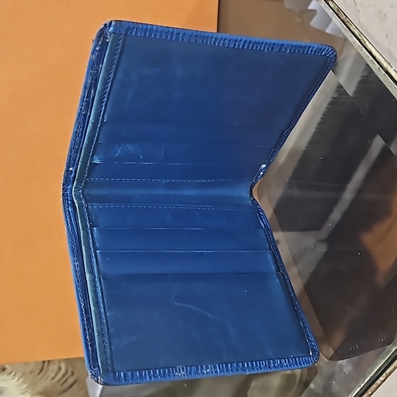 HP! Louis Vuitton Blue Epi Leather Bifold Wallet EUC - Picture 4 of 10